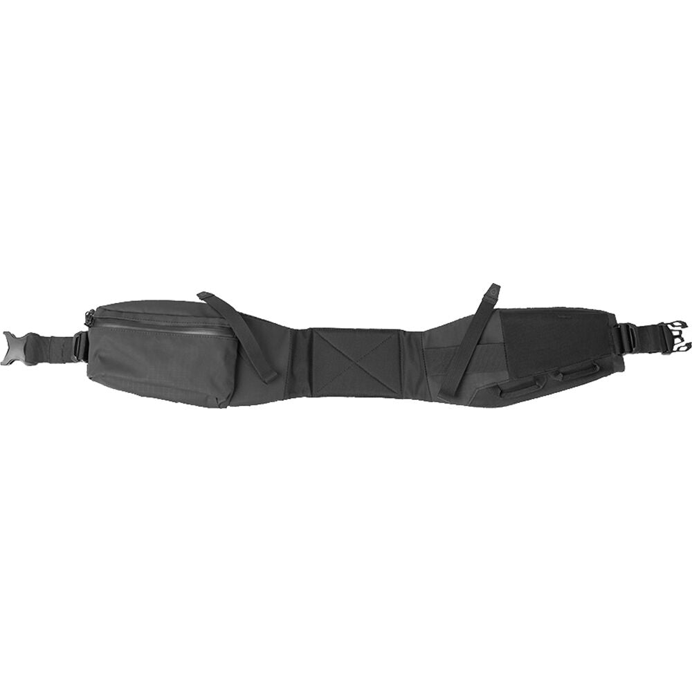 Mochila WANDRD Fernweh 50L (M/L, Negro) - en uso