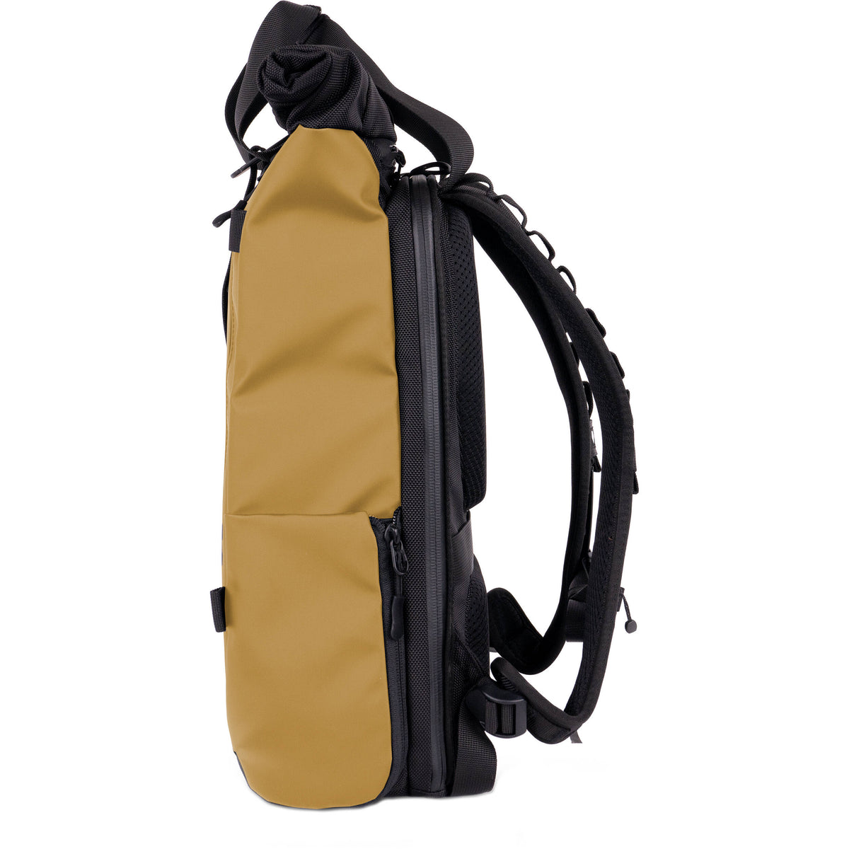 Mochila WANDRD PRVKE Lite V3 (Dallol Amarillo, 15L) - puertos y conexiones