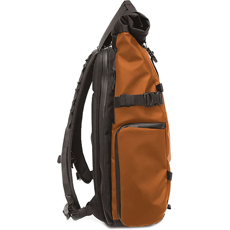 Mochila WANDRD PRVKE V3 (Sedona Naranja, 31L ) - vista trasera
