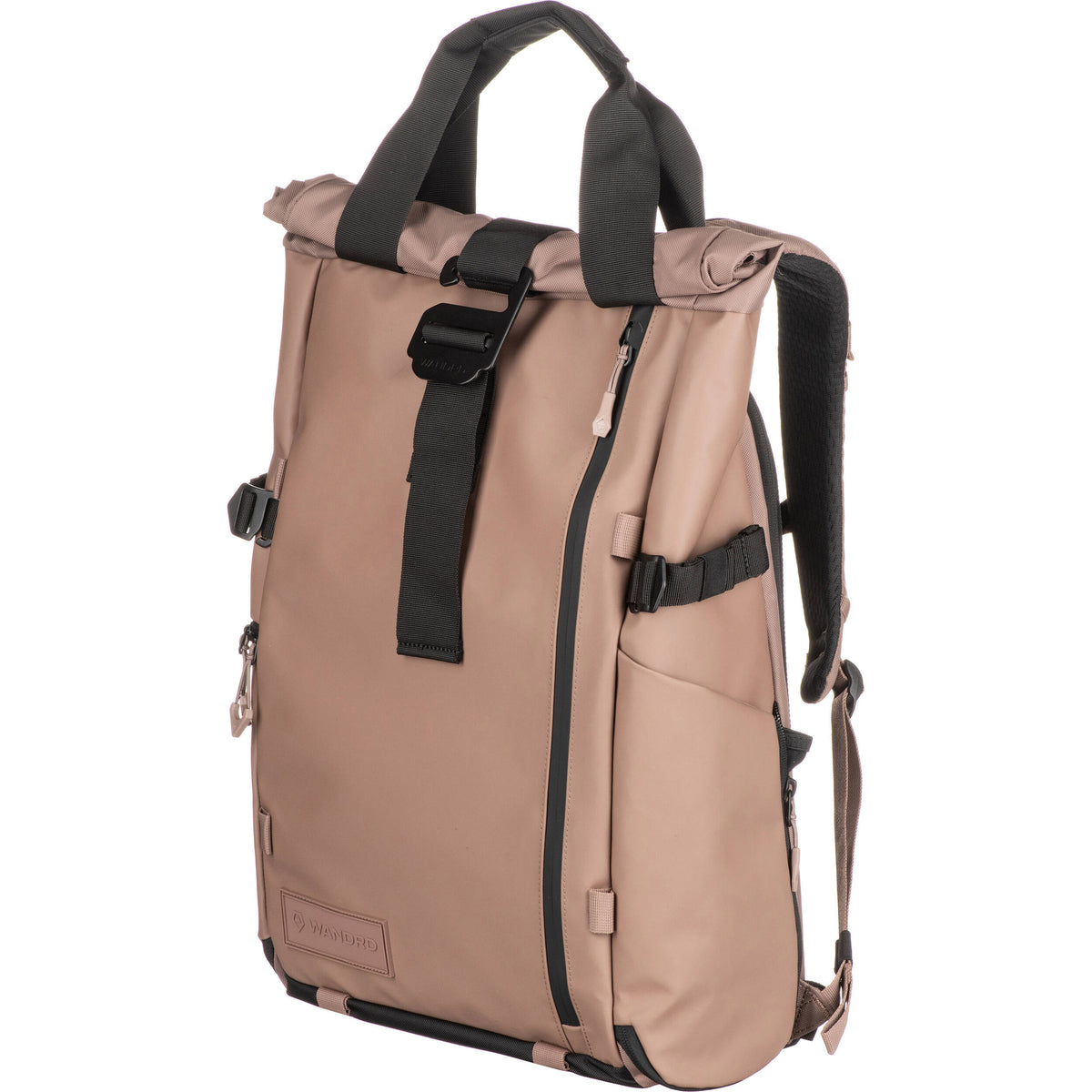 Mochila WANDRD PRVKE V4 (Atacama Clay, 31L) - en uso