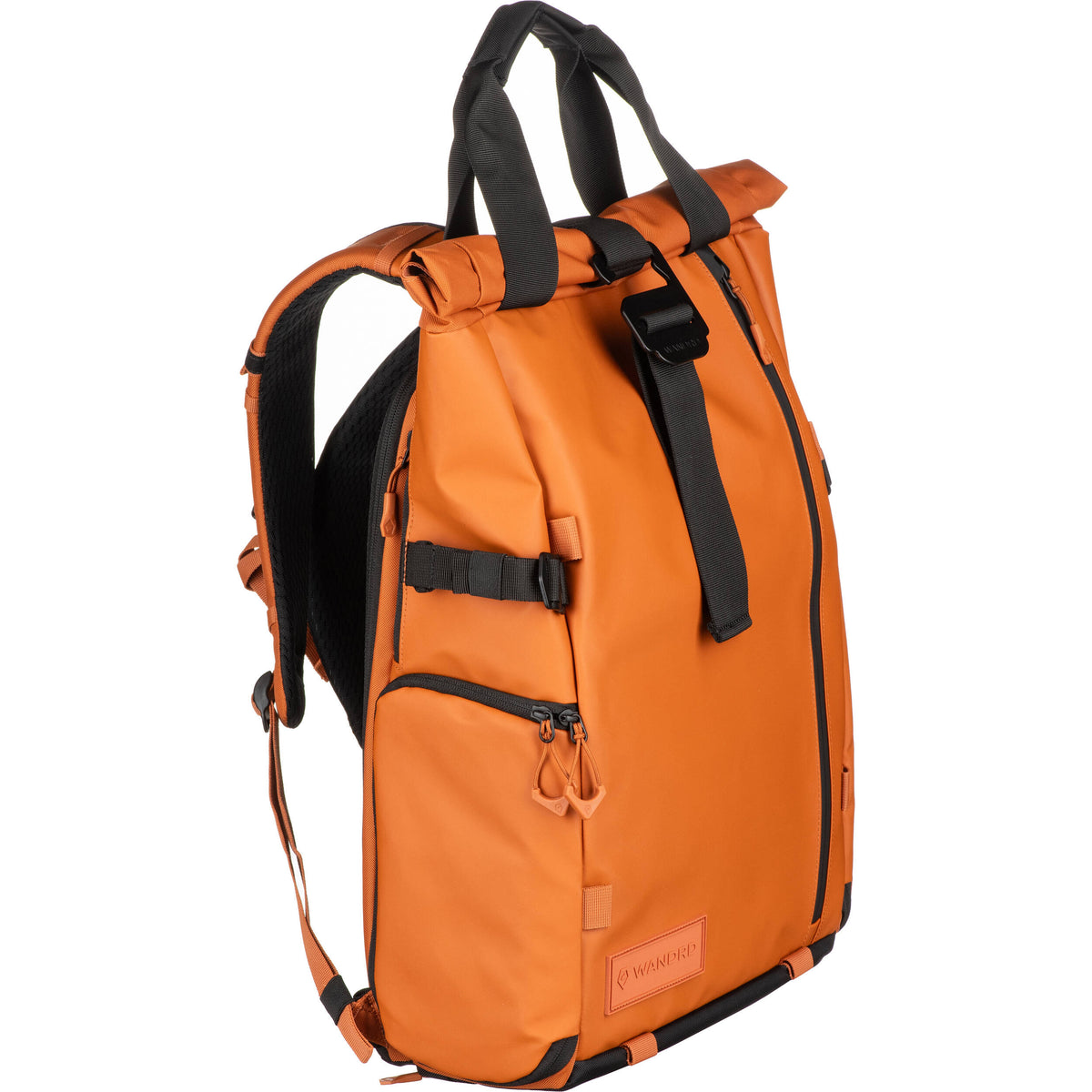 Mochila WANDRD PRVKE V4 Photo Bundle (Sedona Naranja, 31L) - en uso