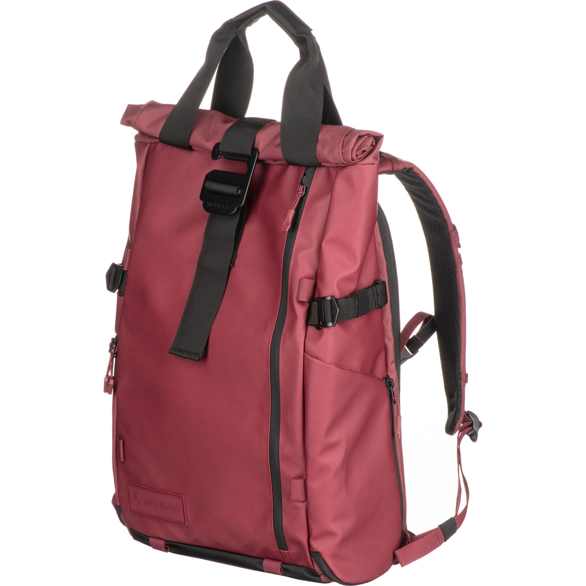 Mochila WANDRD PRVKE V4 (Rhone Burgundy, 31L) - en uso
