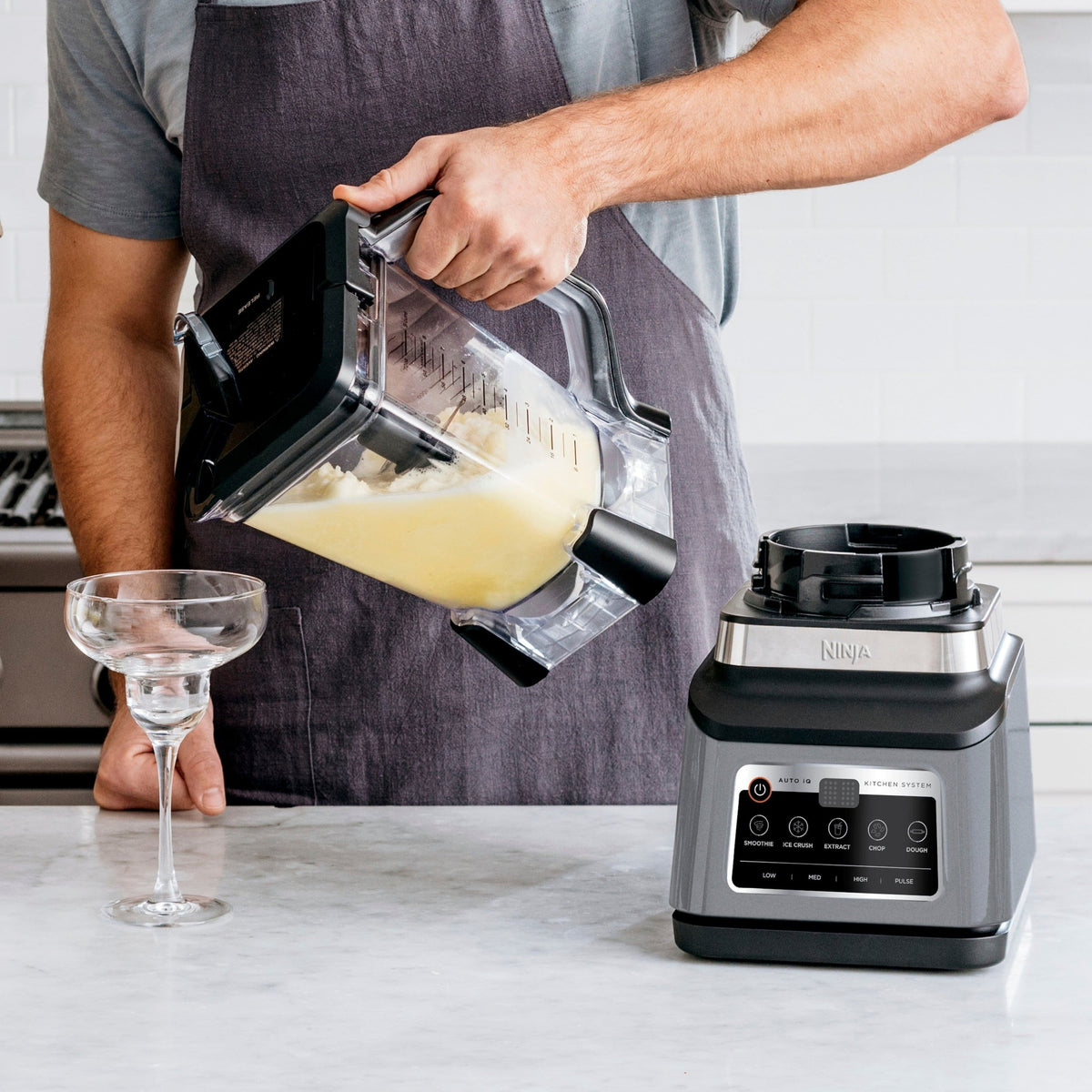 Licuadora Ninja Professional Plus Kitchen System BN801 — preparación de batidos