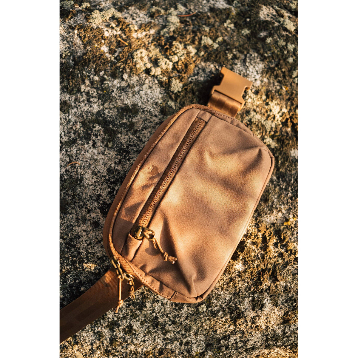 Riñonera Clever Supply Co. Sidekick Belt Bag (Beige) - puertos y conexiones