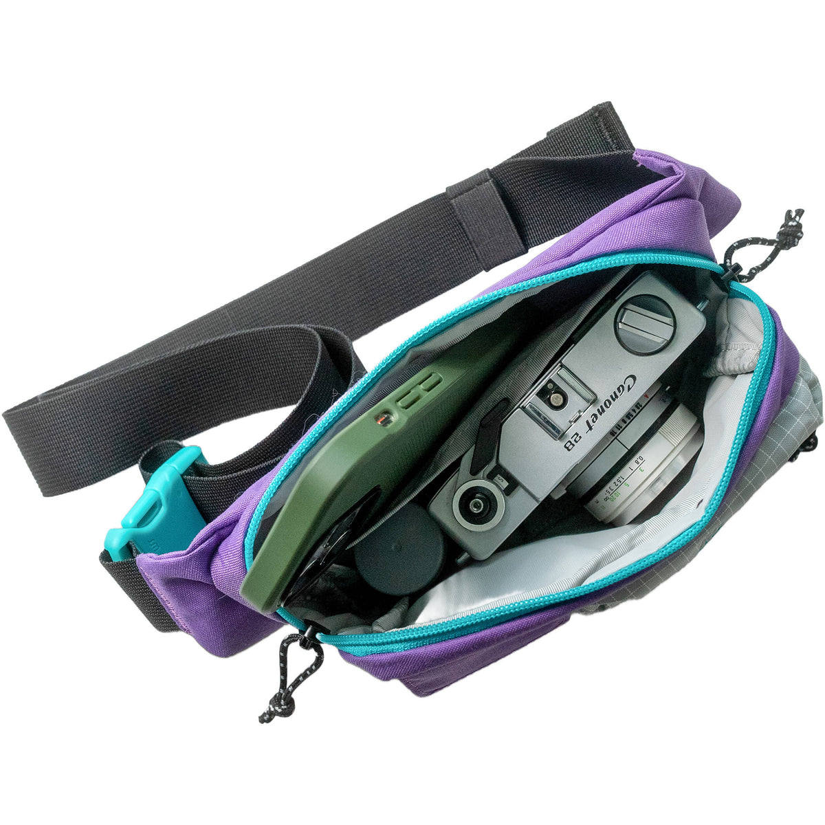 Riñonera Long Weekend Monterey Sling (Cosmic Purple, 2L) - en uso