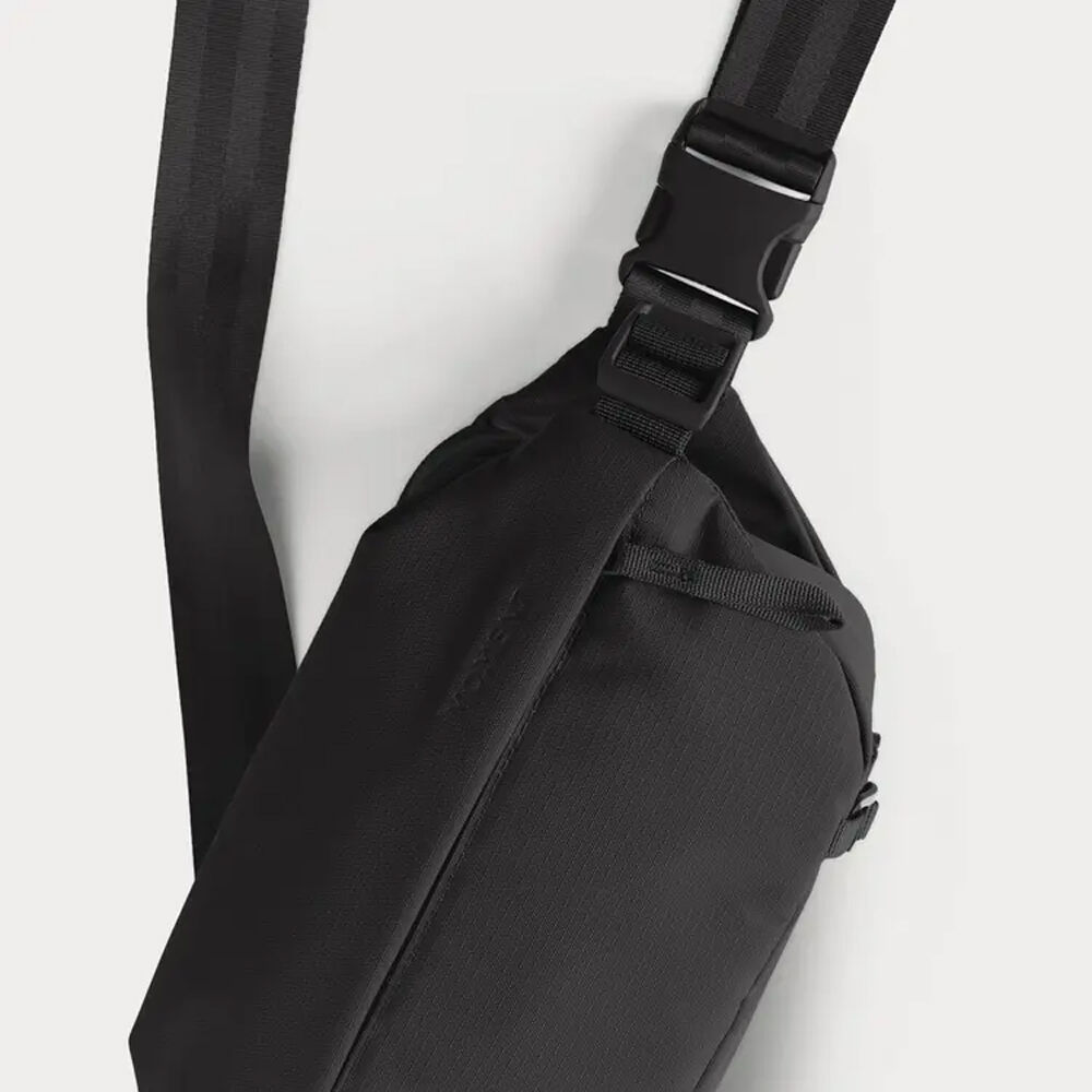 Riñonera Moment Everything Sling (Negro, 2L) - vista lateral