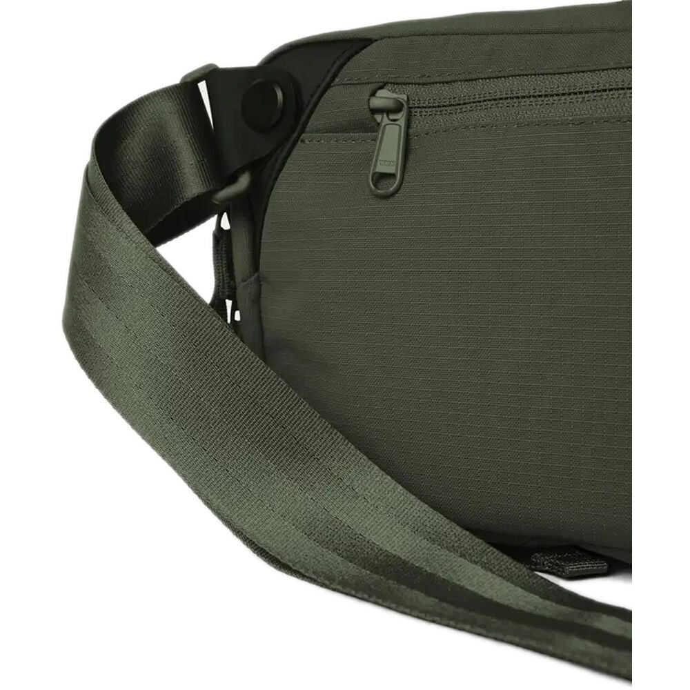 Riñonera Moment Everything Sling (Verde oliva, 4L) - detalle