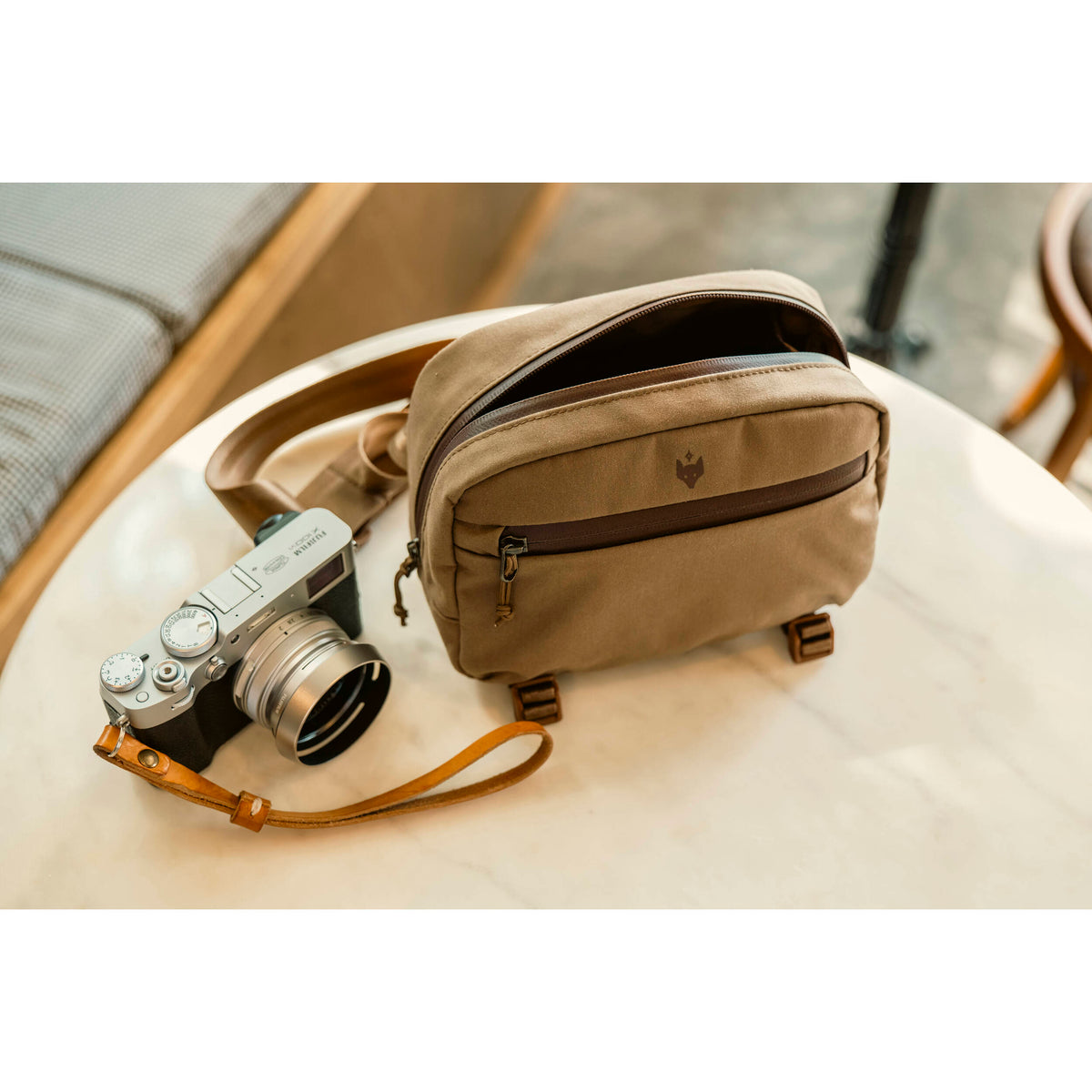 Sling Clever Supply Co. Sidekick Pro (Beige, 2L) - vista trasera
