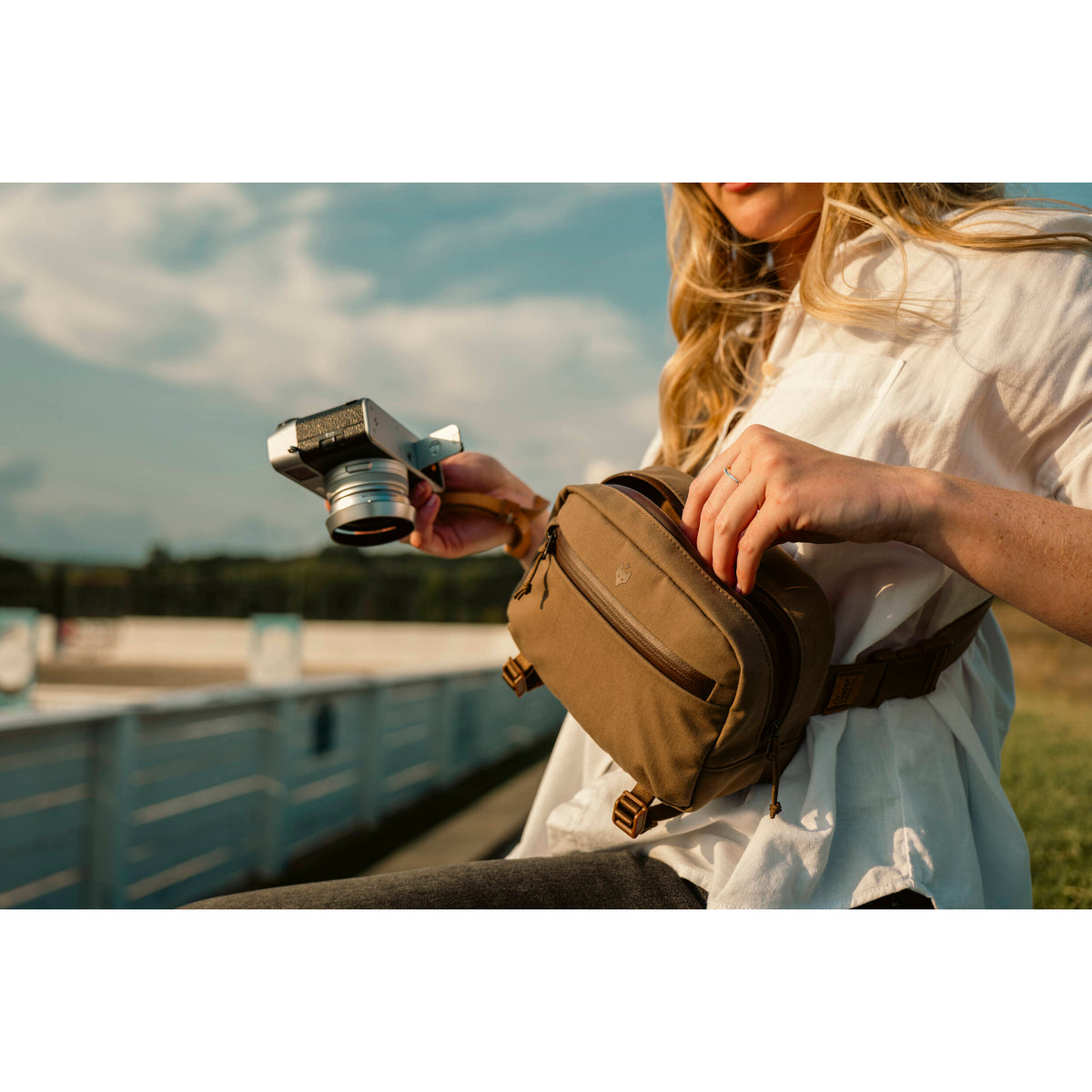 Sling Clever Supply Co. Sidekick Pro (Beige, 2L) - detalle