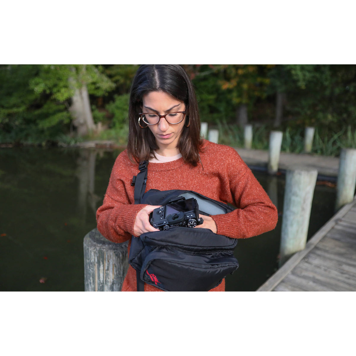 Sling Domke (Negro Nylon, 6L) - en uso
