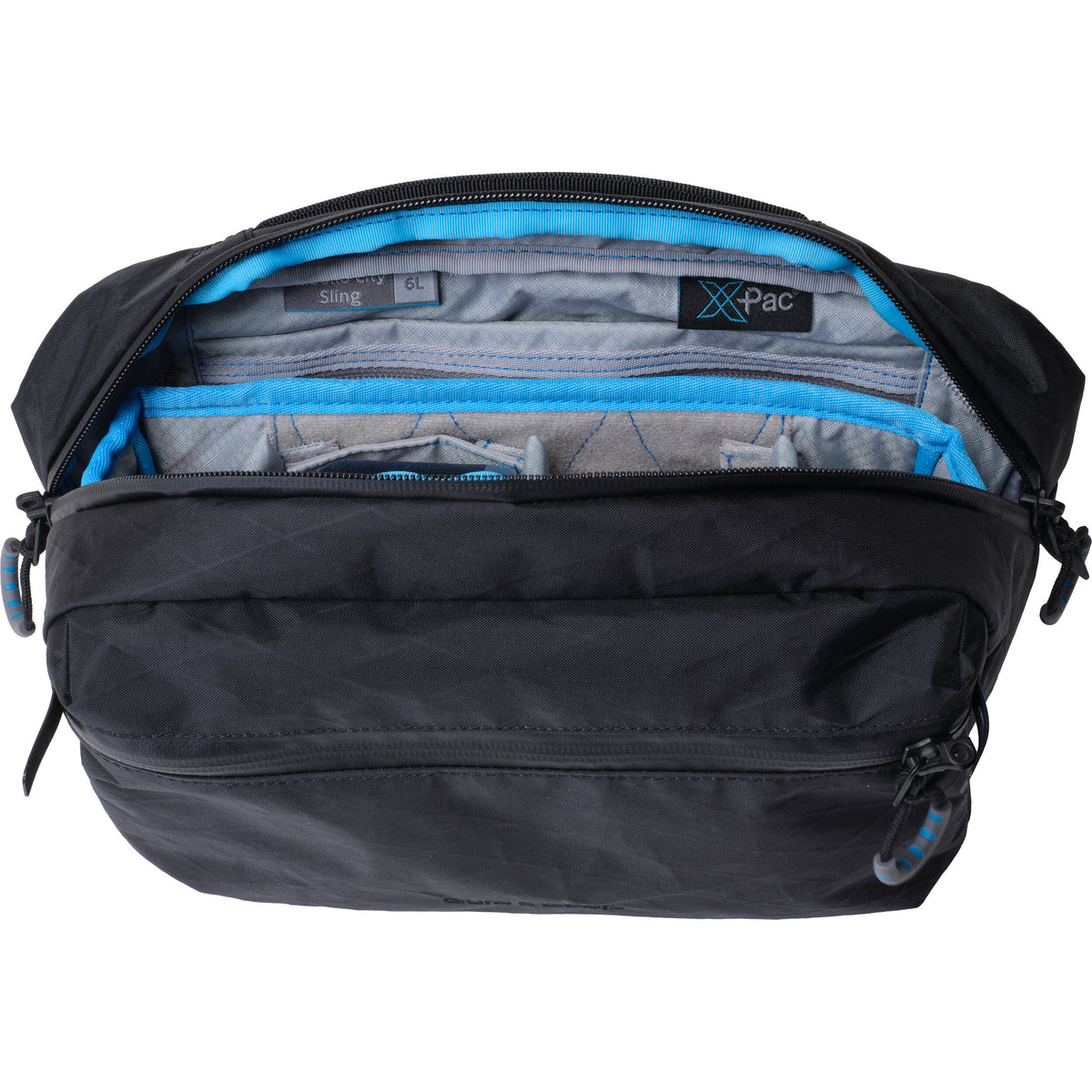 Sling Gura Gear Kiboko City con inserto para cámara (Sahara, 6L) - en uso