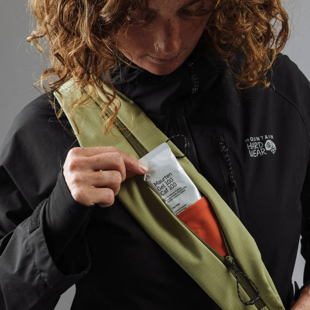 Sling Moment Balance (Moss, 7L) - contenido de la caja