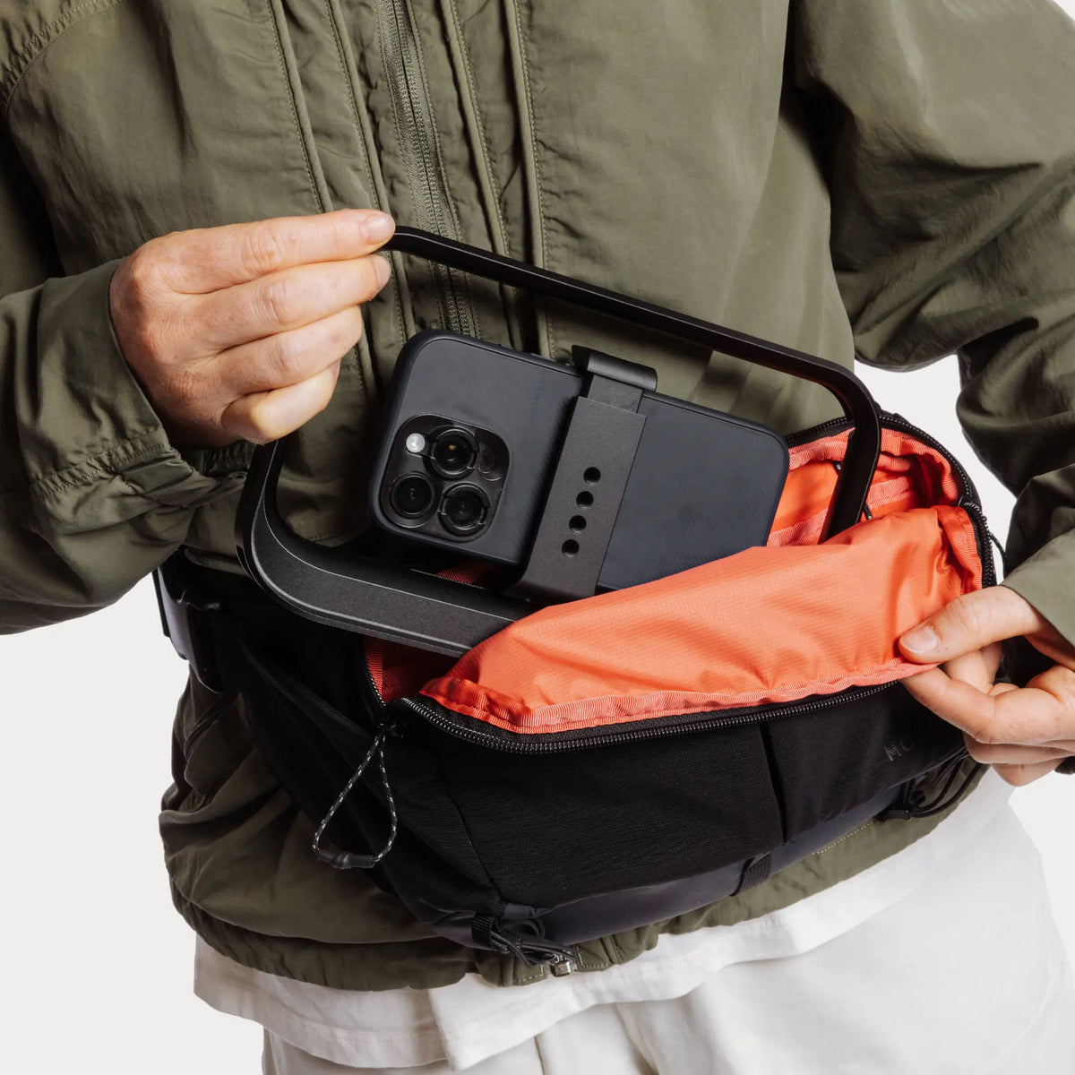 Sling Moment Slate (Negro, 4L) - contenido de la caja