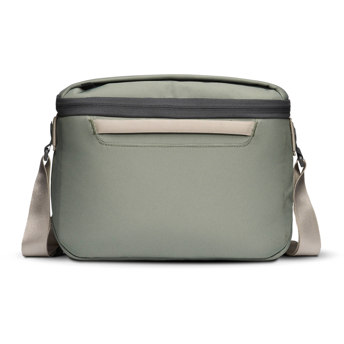 Sling Nomatic LUMA (Sage, 12L) - puertos y conexiones