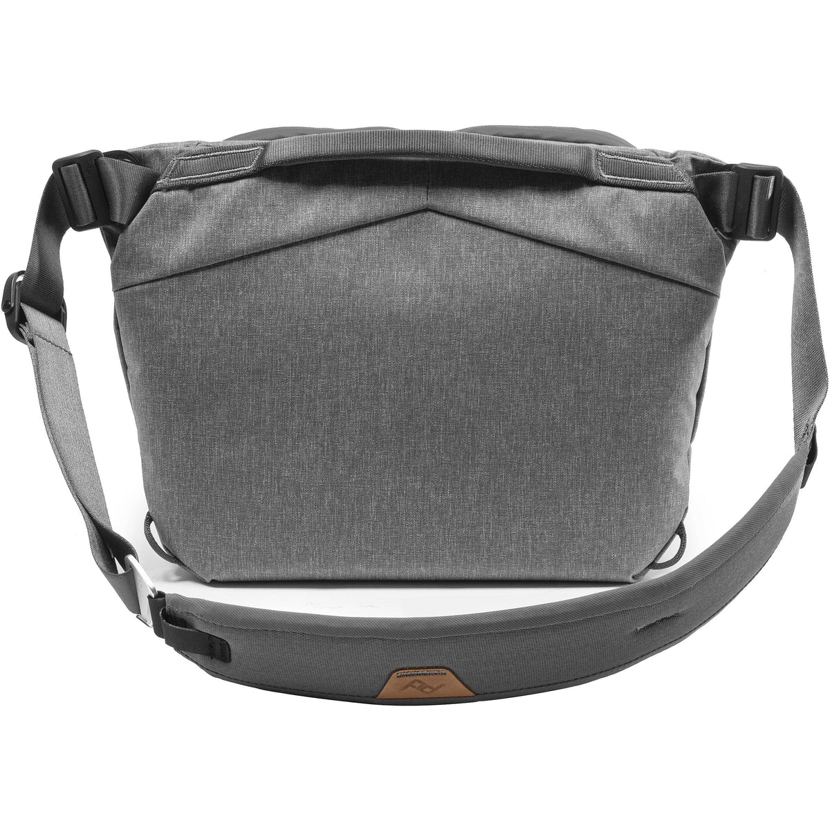 Sling Peak Design Everyday v3 (Ash, 6L) - puertos y conexiones