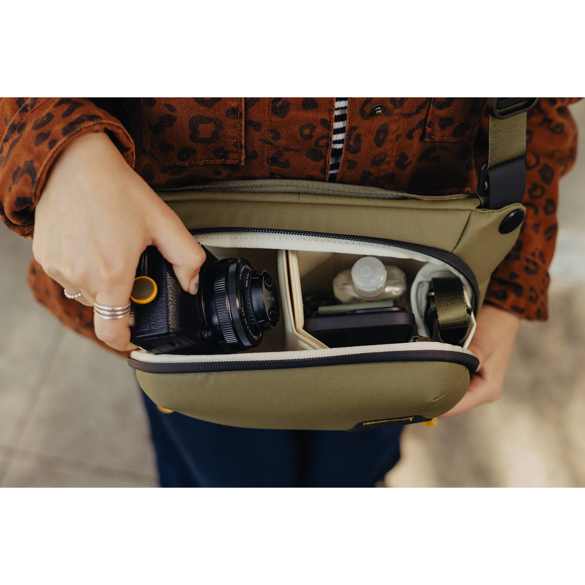 Sling Peak Design Everyday v3 (Kelp, 3L) - detalle