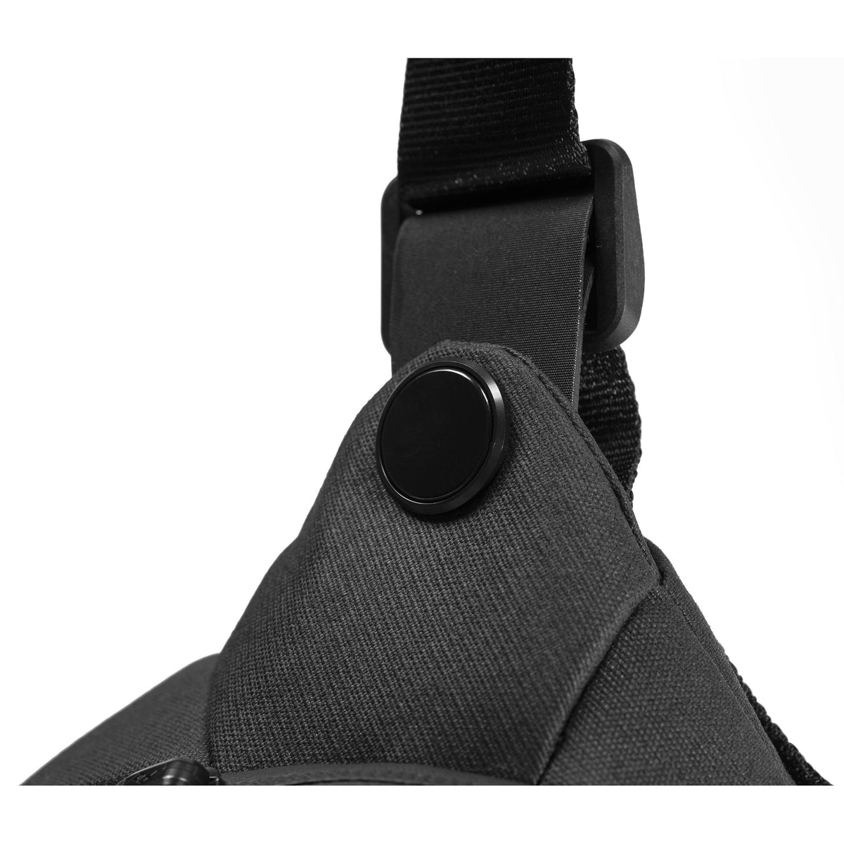 Sling Peak Design Everyday v3 (Negro, 3L) - en uso