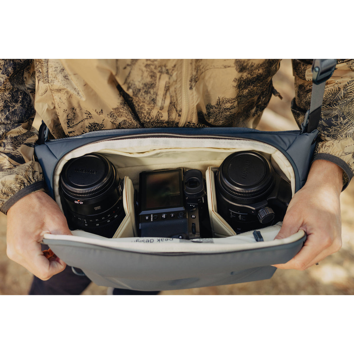 Sling Peak Design Everyday v3 (Ocean, 10L) - puertos y conexiones