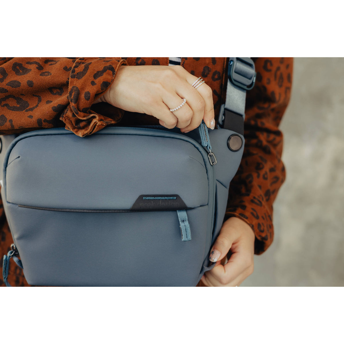 Sling Peak Design Everyday v3 (Ocean, 3L) - contenido de la caja