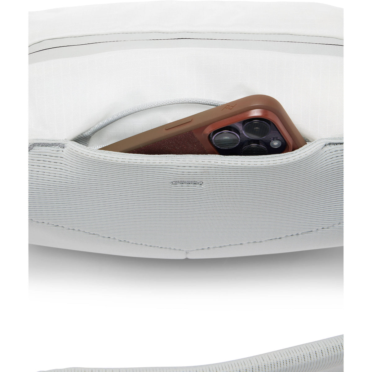 Sling Peak Design Outdoor (Cloud, 7L) - puertos y conexiones