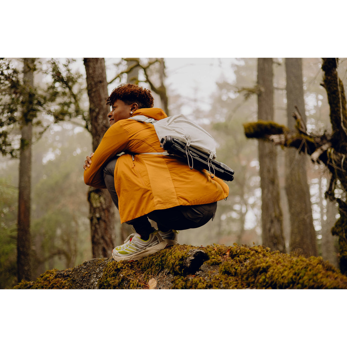 Sling Peak Design Outdoor (Eclipse, 7L) - en uso