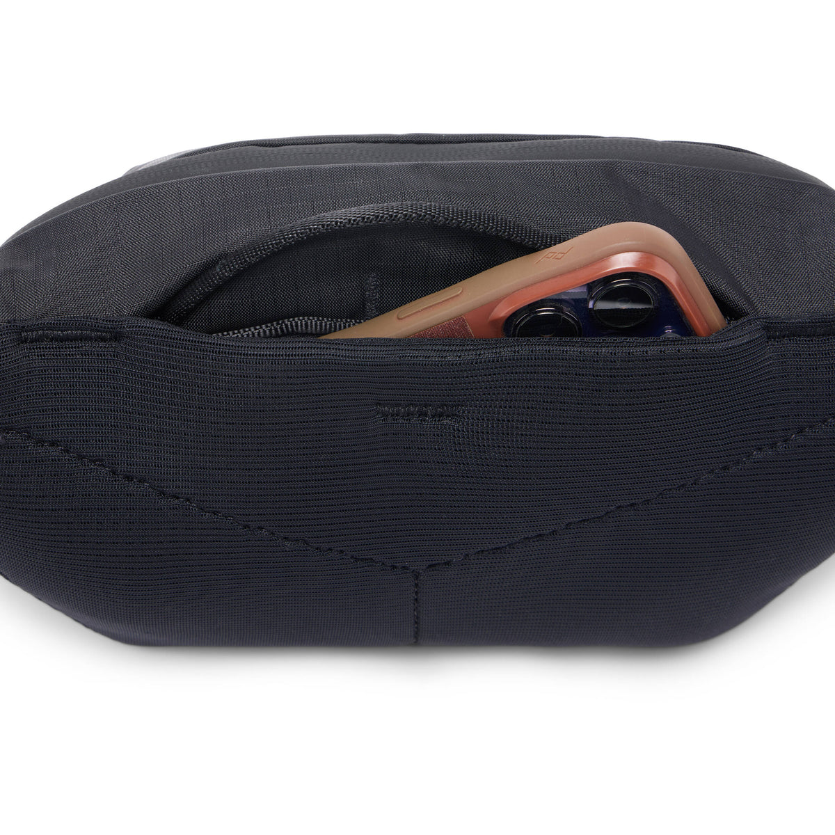 Sling Peak Design Outdoor (Negro, 2L) - puertos y conexiones
