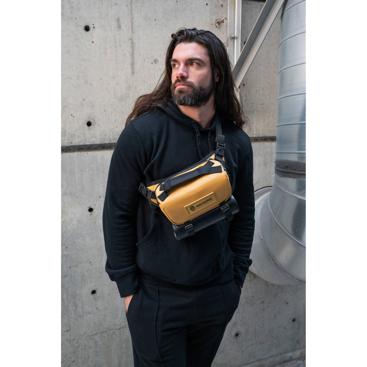 Sling WANDRD ROGUE V1 (Dallol Amarillo, 3L) - puertos y conexiones