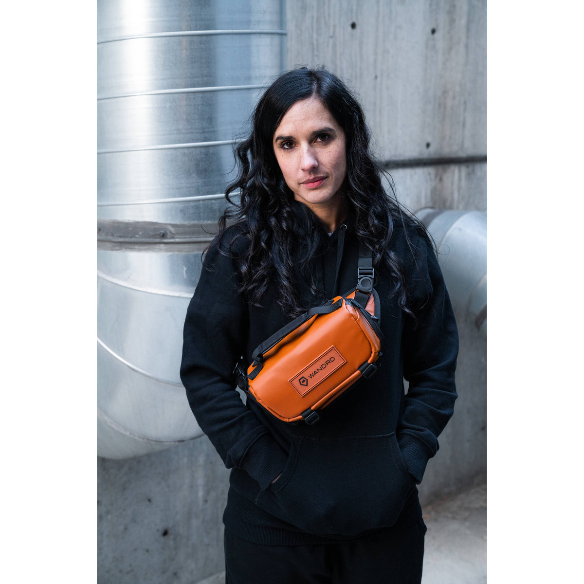 Sling WANDRD ROGUE V1 (Sedona Naranja, 3L) - detalle