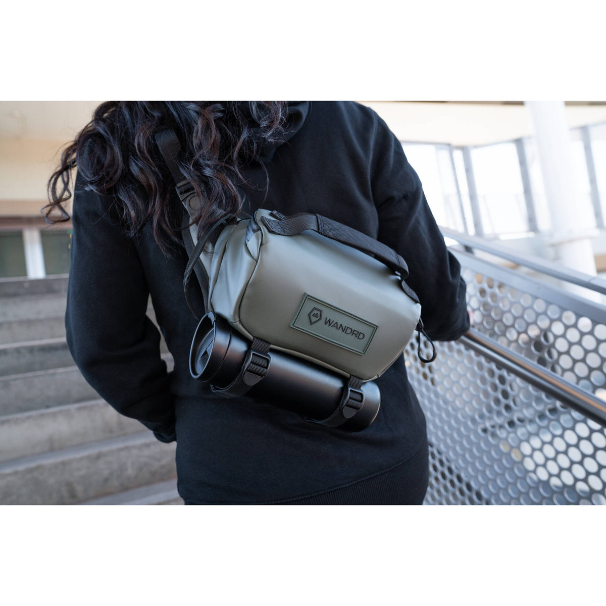 Sling WANDRD ROGUE V1 (Wasatch Verde, 3L) - contenido de la caja