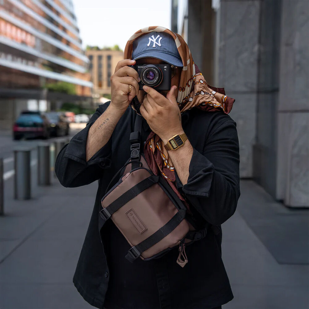 Sling WANDRD ROGUE V2 (Atacama Clay, 4L) - contenido de la caja