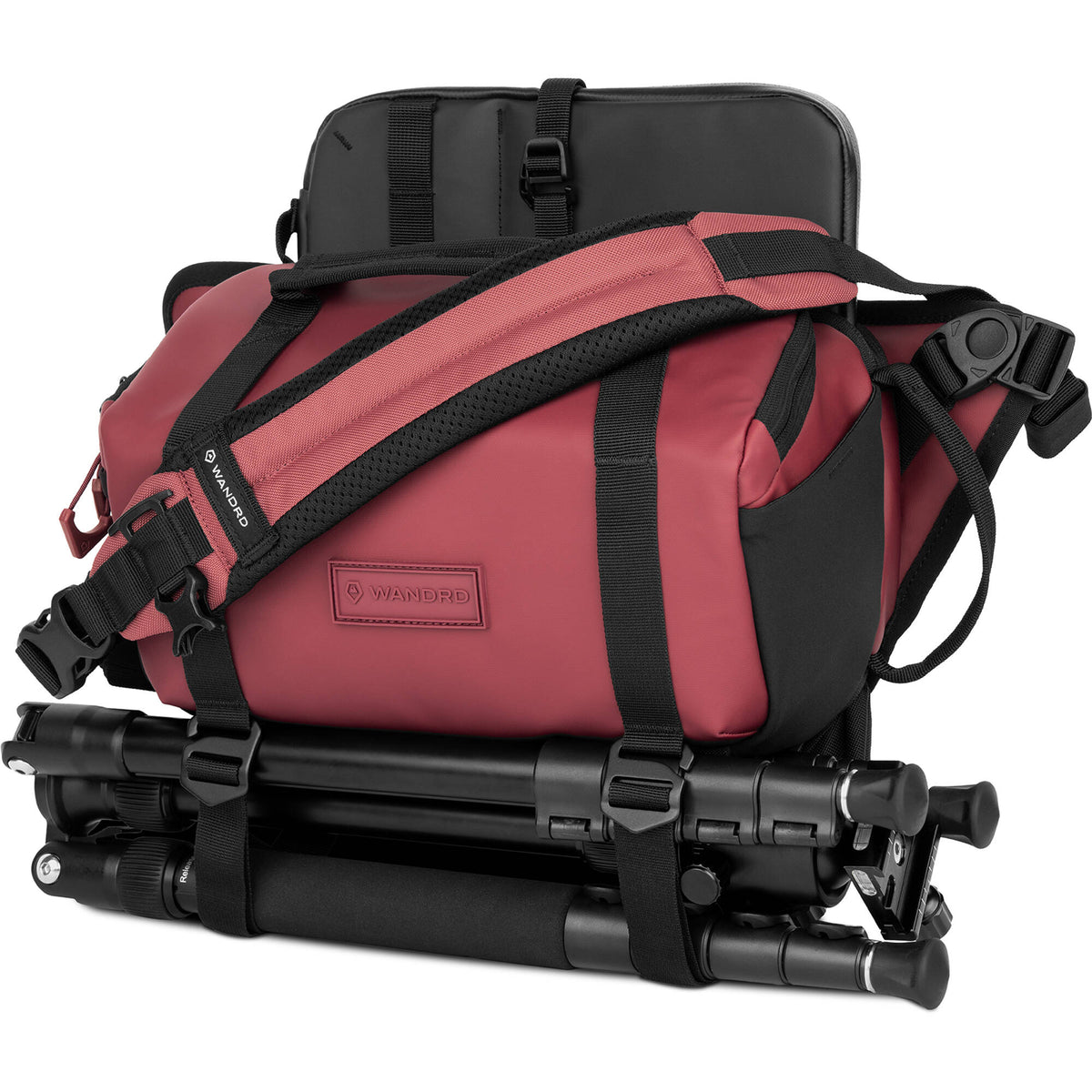 Sling WANDRD ROGUE V2 (Rhone Burgundy, 6L) - puertos y conexiones