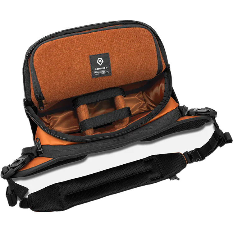 Sling WANDRD ROGUE V2 (Sedona Naranja, 6L) - vista frontal