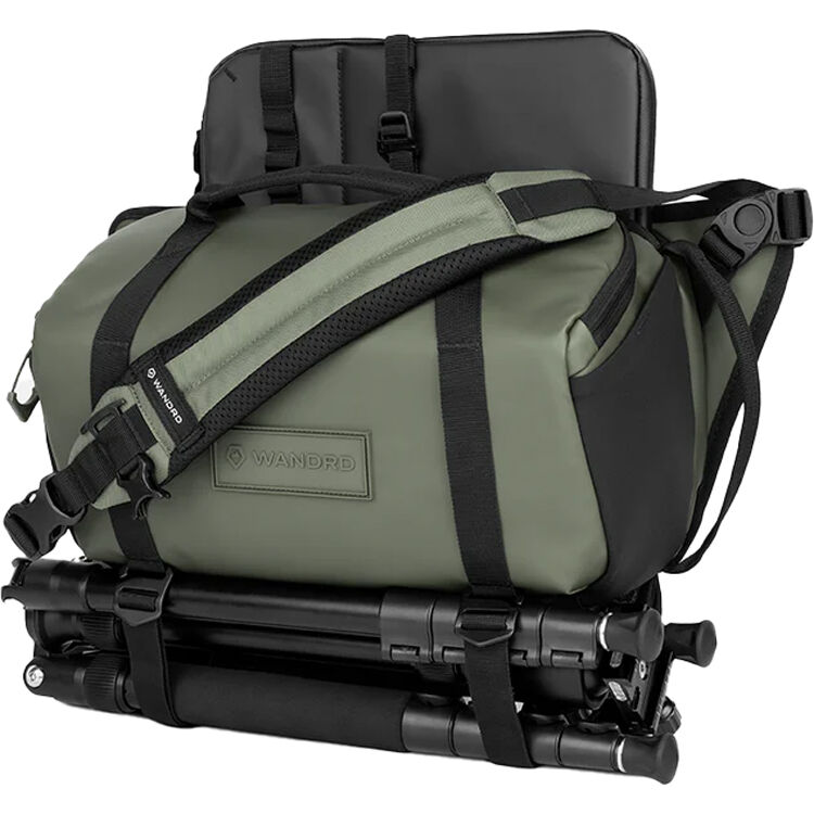 Sling WANDRD ROGUE V2 (Wasatch Verde, 9L) - puertos y conexiones