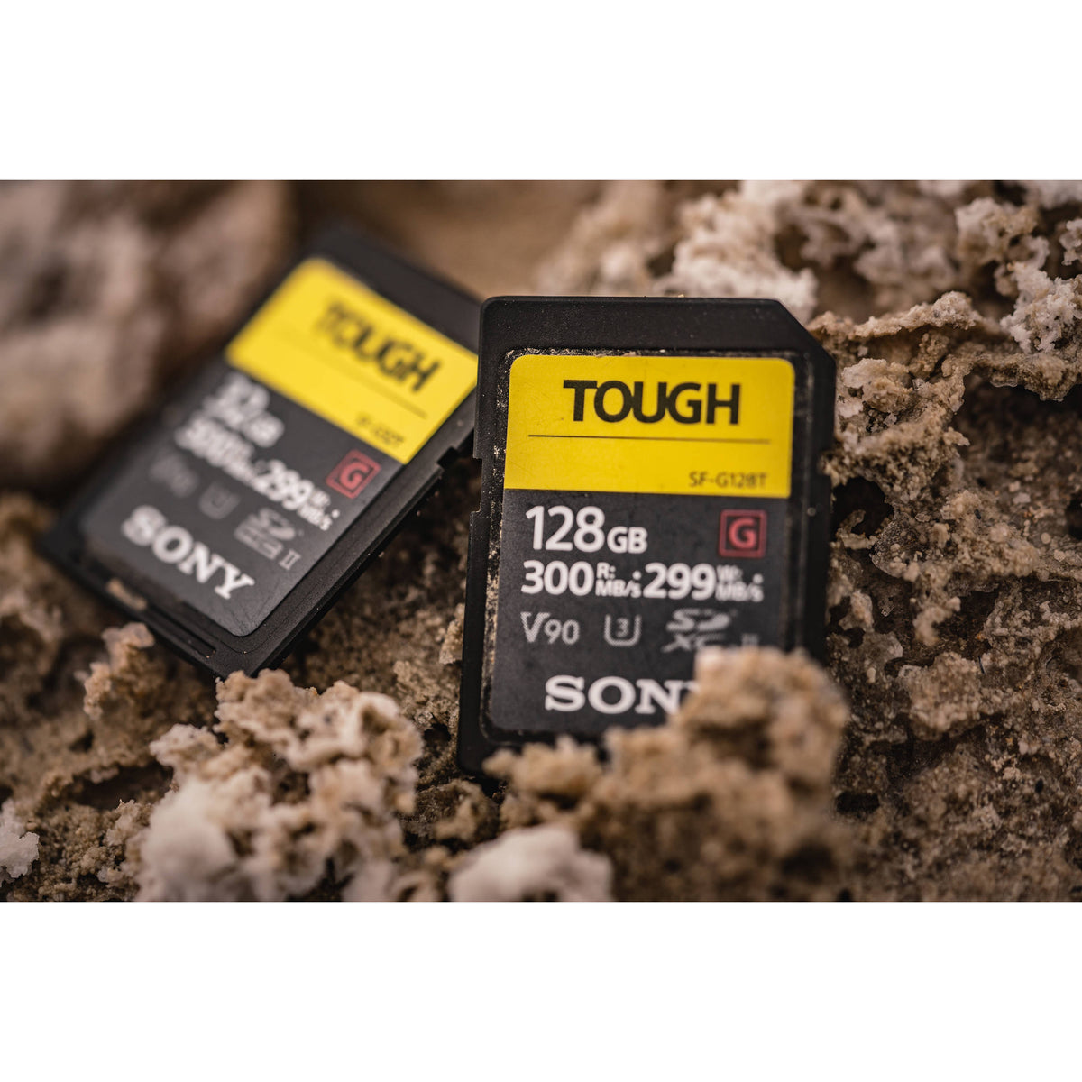 Tarjeta Sony 64GB SF-G TOUGH Serie UHS-II SDXC (2-Pack) - vista lateral
