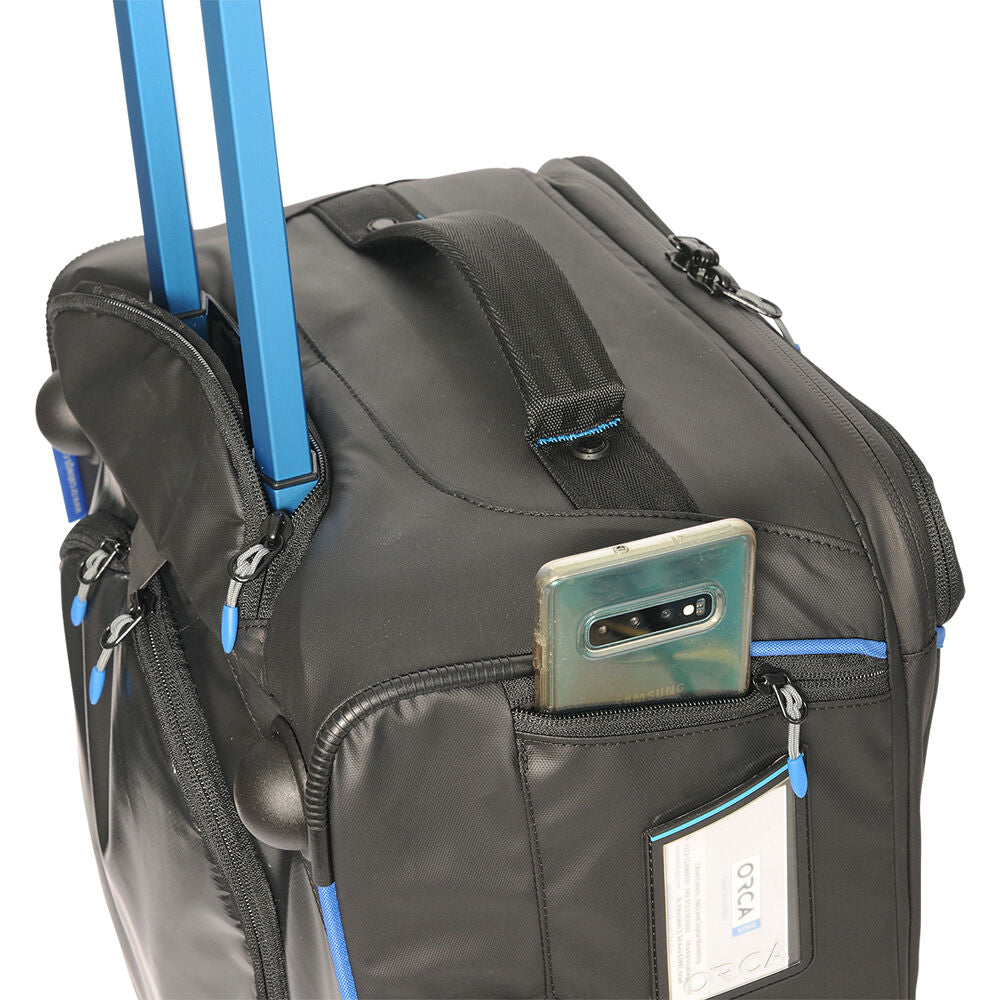 Valija con ruedas ORCA OR-16 Rolling Bag con Integrated Backpack System - en uso