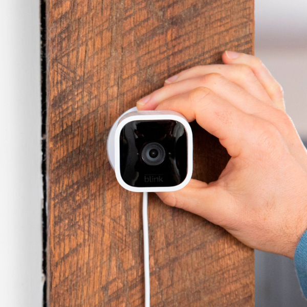 camara-de-seguridad-inteligente-con-alexa-blanco