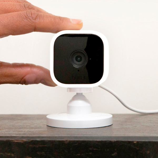 camara-de-seguridad-inteligente-con-alexa-blanco