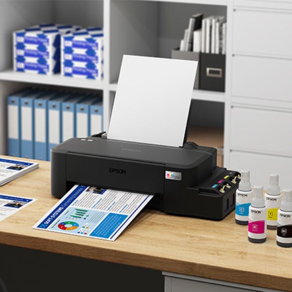 mpresora-de-inyeccion-continua-epson-ecotank-l121-in-use