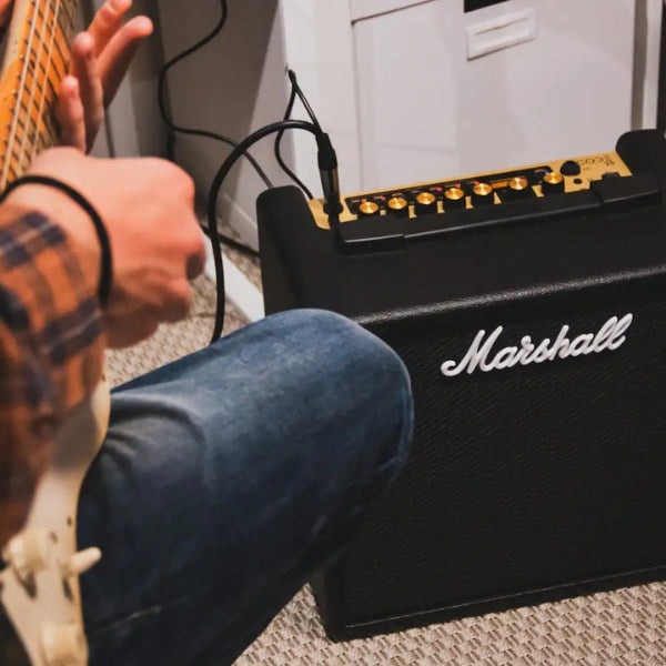 Amplificador-combo-para-guitarra-Marshall-CODE25-25W-digital-con-efectos-y-más-de-100-presets-editables-Negro