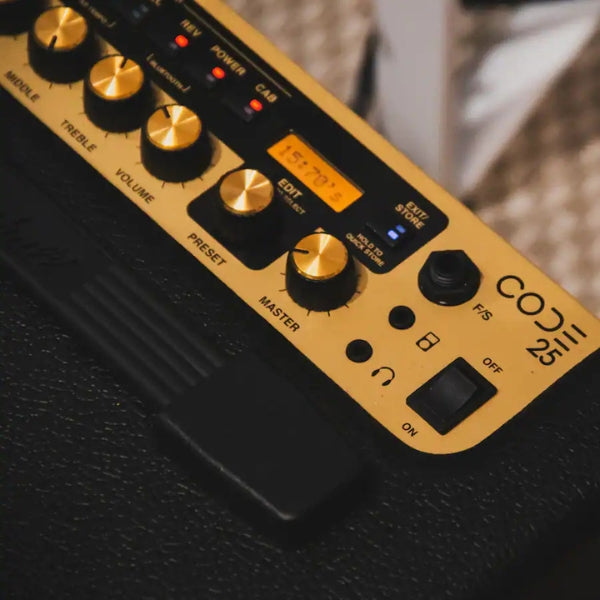 Amplificador-combo-para-guitarra-Marshall-CODE25-25W-digital-con-efectos-y-más-de-100-presets-editables-Negro
