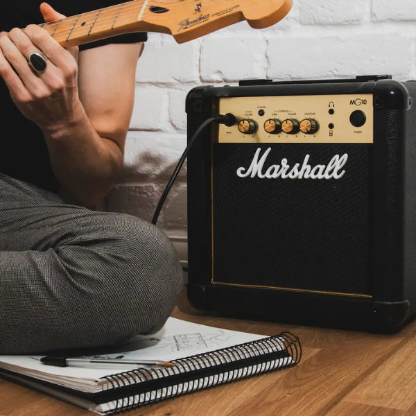 Amplificador-para-guitarra-Marshall-MG10G-Combo-10W-con-2-canales-y-control-de-contorno-Negro