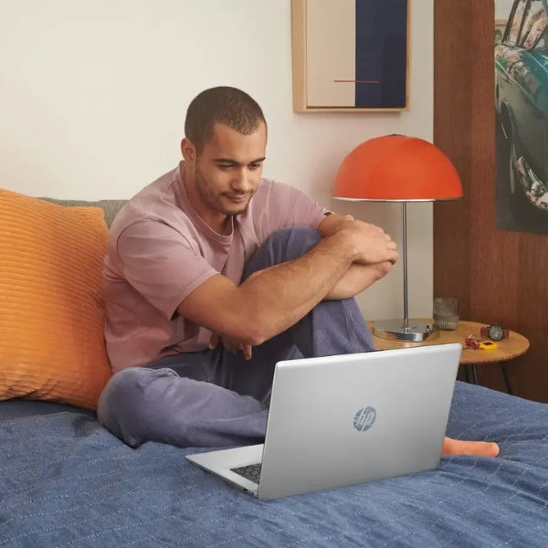Laptop-HP-17,3-AMD-Ryzen-5-Series-7000-8GB-RAM-512GB-SSD-AMD-Radeon-Natural-Silver
