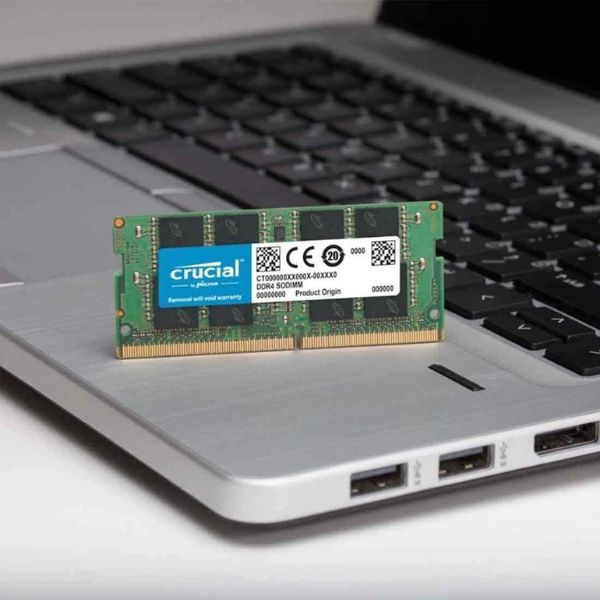 Memoria-RAM-Crucial-16GB-DDR4-Para-Laptops-Frontal-in-use