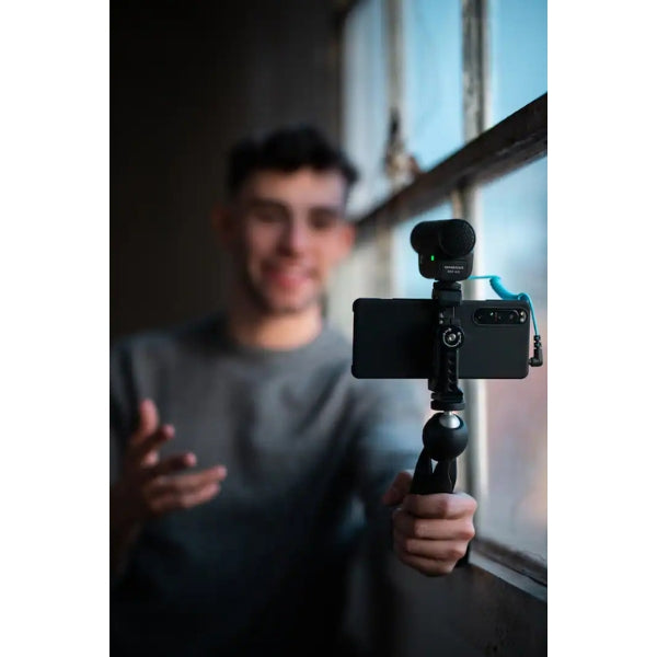 Micrófono-Sennheiser-Professional-MKE-400-+-Mobile-Kit-Directional-On-Camera-Microphone-with-Smartphone-Clamp-&-Manfrotto-PIXI-Mini-Tripod-Black