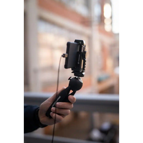 Micrófono-Sennheiser-XS-Lav-USB-C-Mobile-Kit-Omnidirectional-Clip-on-Microphone-with-Smartphone-Clamp-&-Manfrotto-PIXI-Mini-Tripod-Black