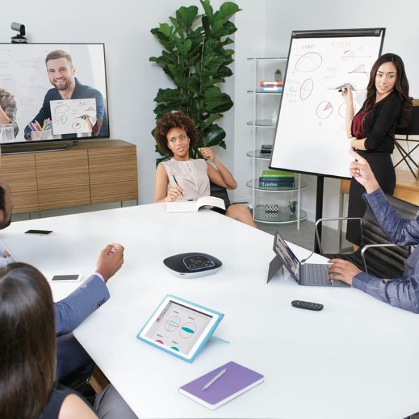 Sistema de Videoconferencia Logitech GROUP con Micrófonos de Expansión – Video Full HD y Audio Avanzado para Salas Medianas y Grandes