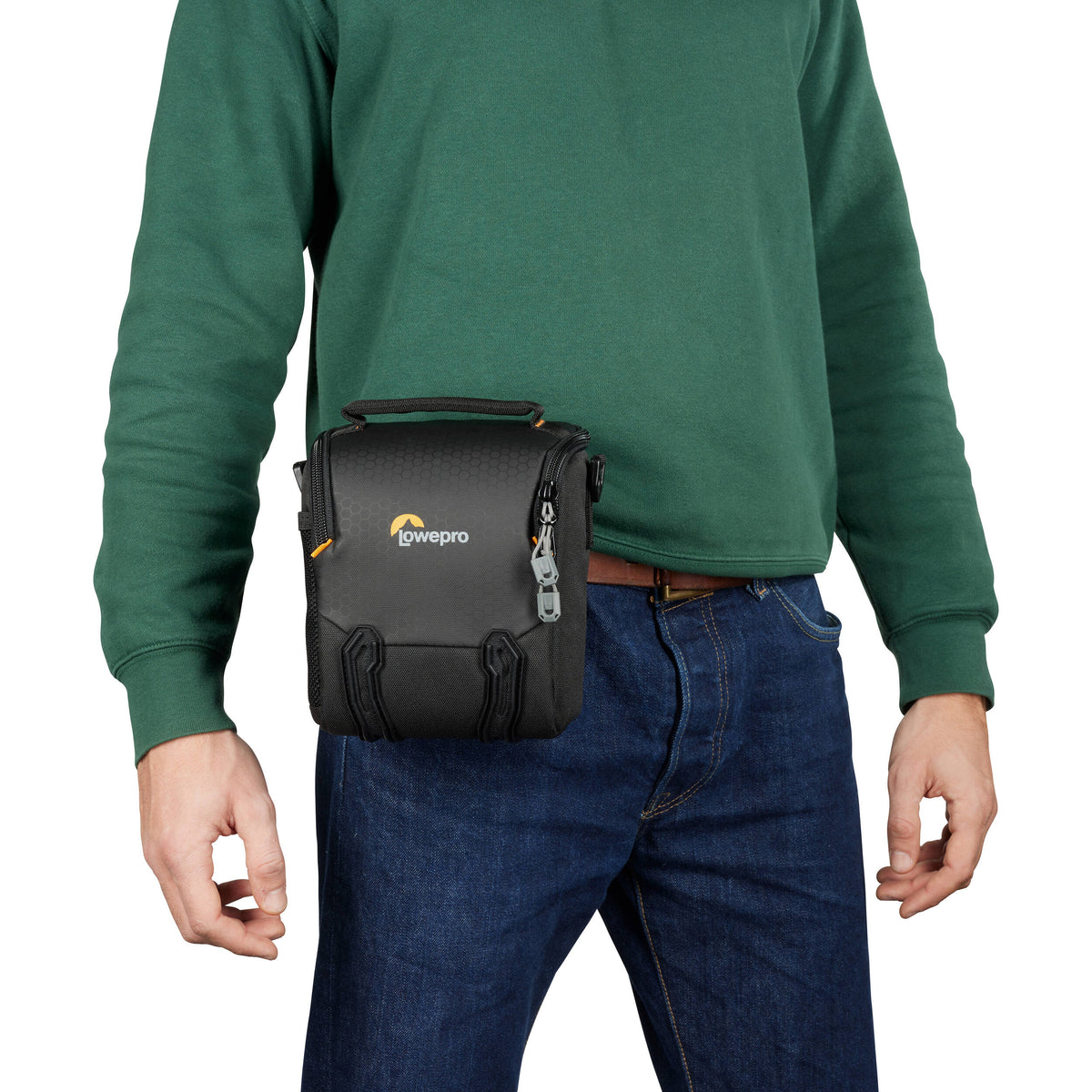 Bandolera Lowepro Adventura SH 120 III (Negro) - en uso