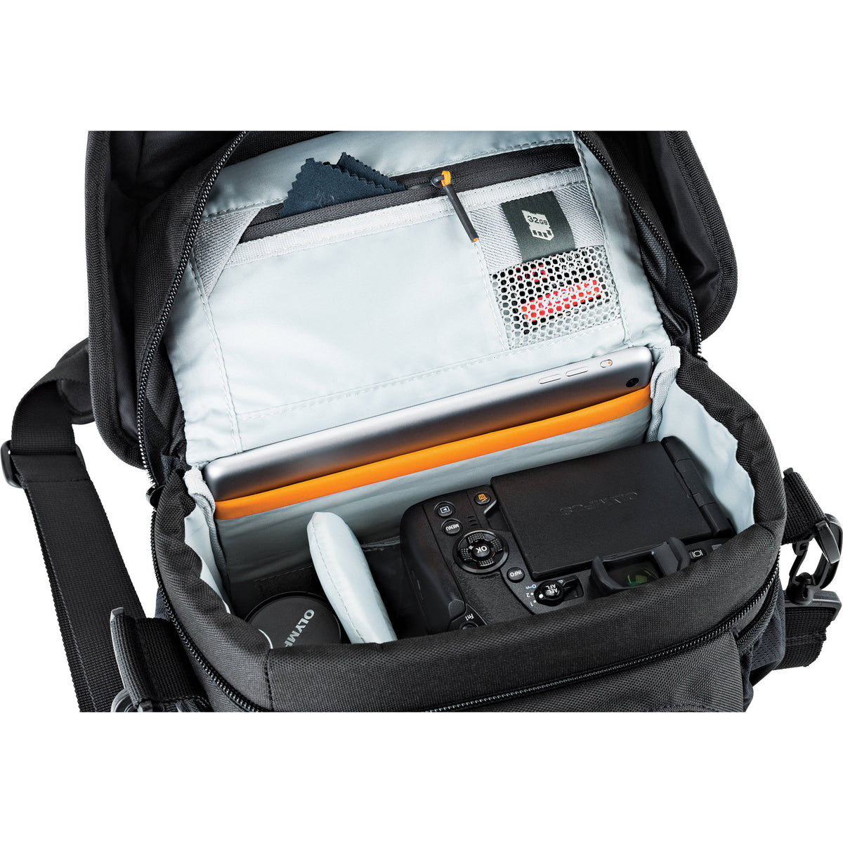 Bandolera Lowepro Nova 160 AW II (Negro) - puertos y conexiones