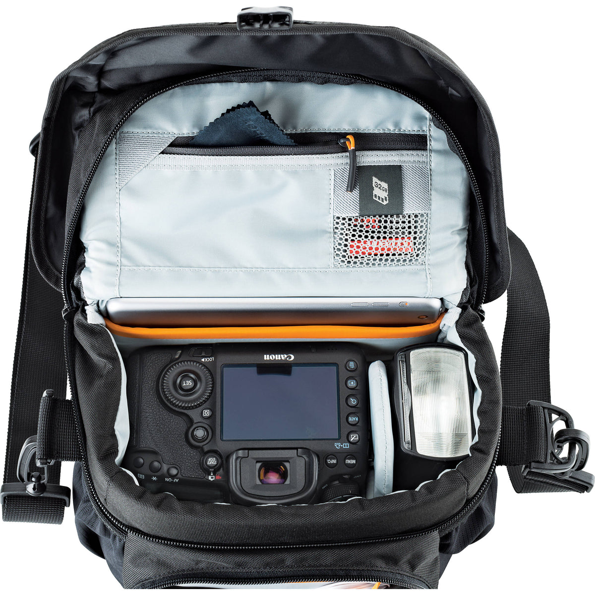 Bandolera Lowepro Nova 170 AW II (Negro) - puertos y conexiones