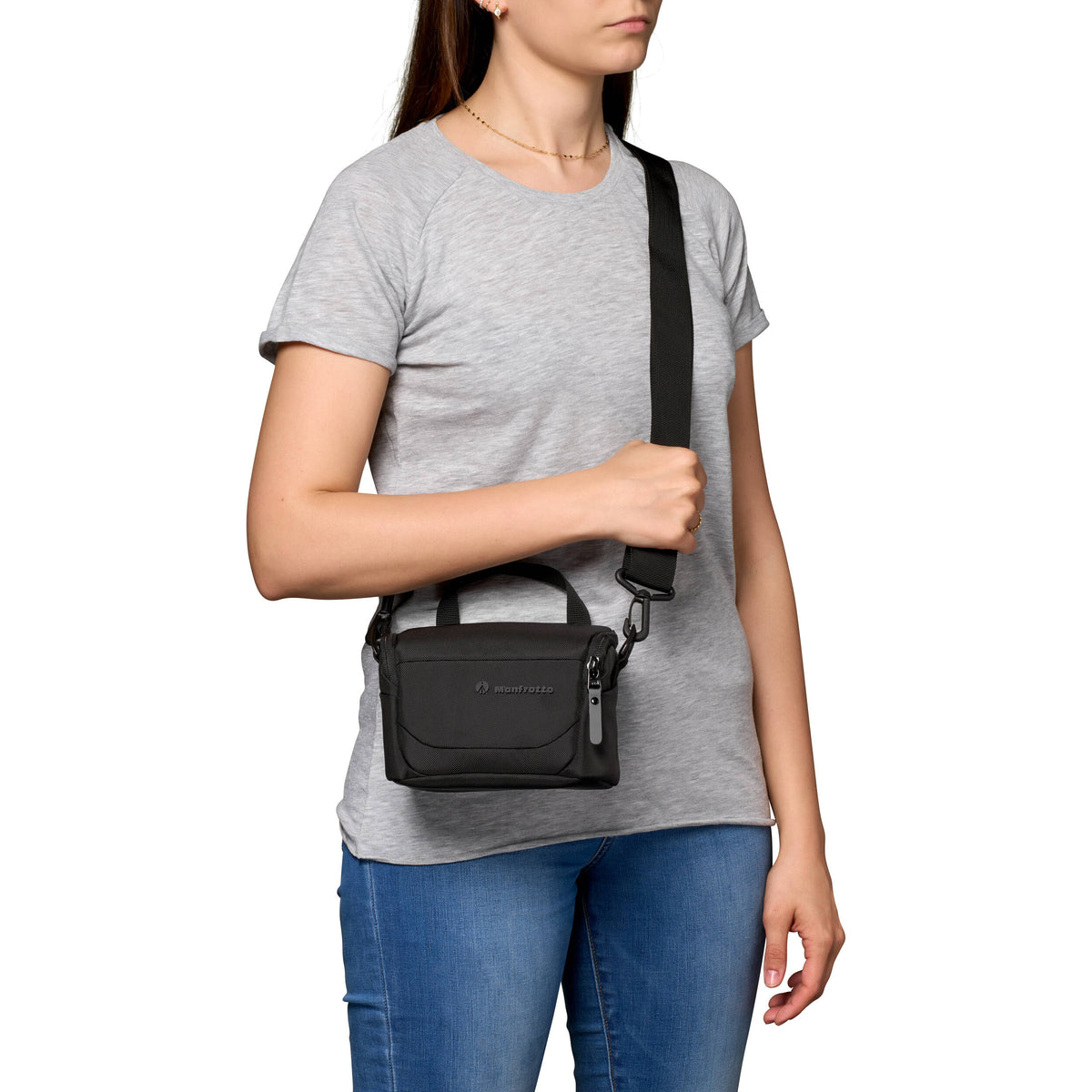 Bandolera Manfrotto Advanced III 2L (Extra Chico) - en uso